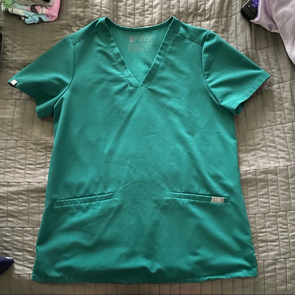 Casma 2-Pocket Scrub Top